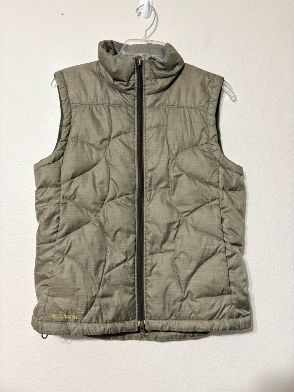 Columbia Titanium Tech Women's 550 Down Puffer Vest Jacket in Green Zip Pockets